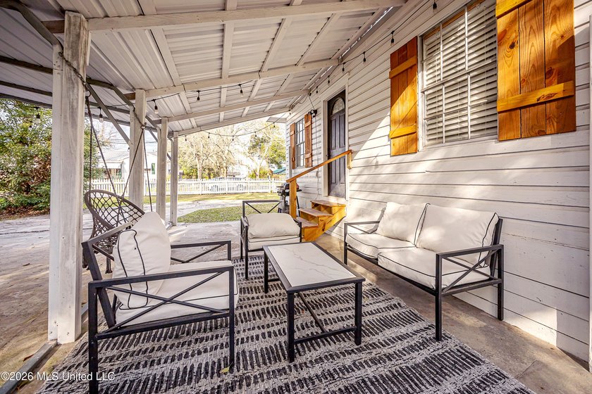 Charming cottage-style home offering a welcoming atmosphere and - photo 15