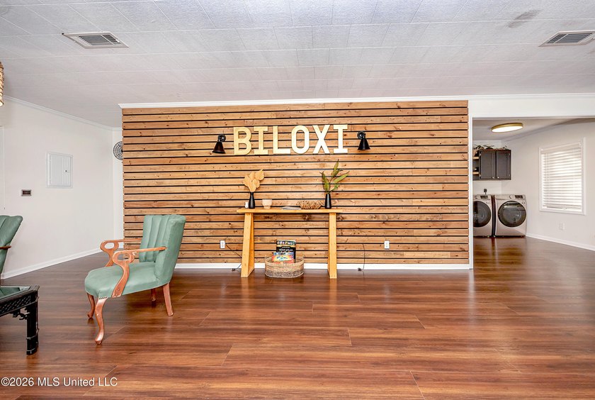 Charming cottage-style home offering a welcoming atmosphere and - photo 23