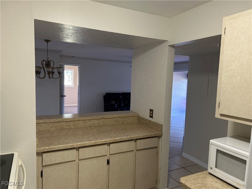 Nicely refreshed first floor condominium. Features new paint and - photo 8