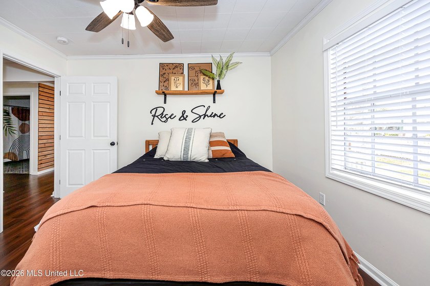 Charming cottage-style home offering a welcoming atmosphere and - photo 35
