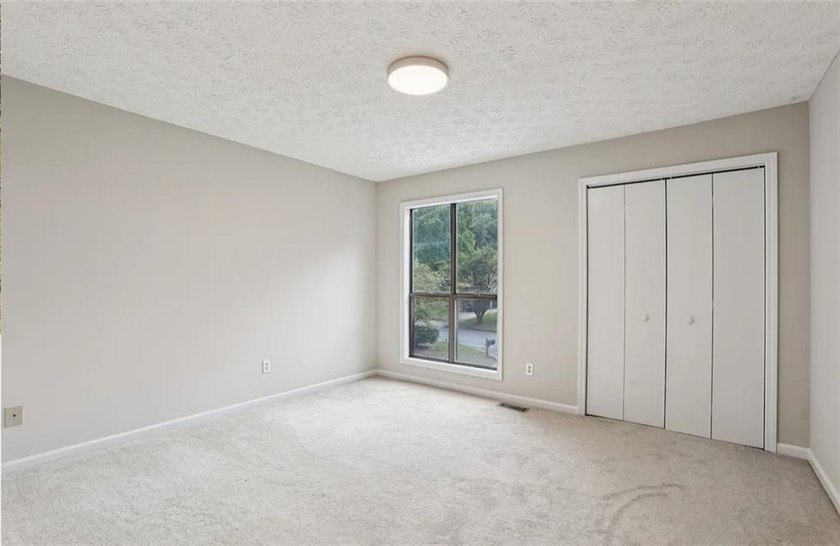 Welcome to this spacious 4-bedroom, 3-bathroom home in - photo 6