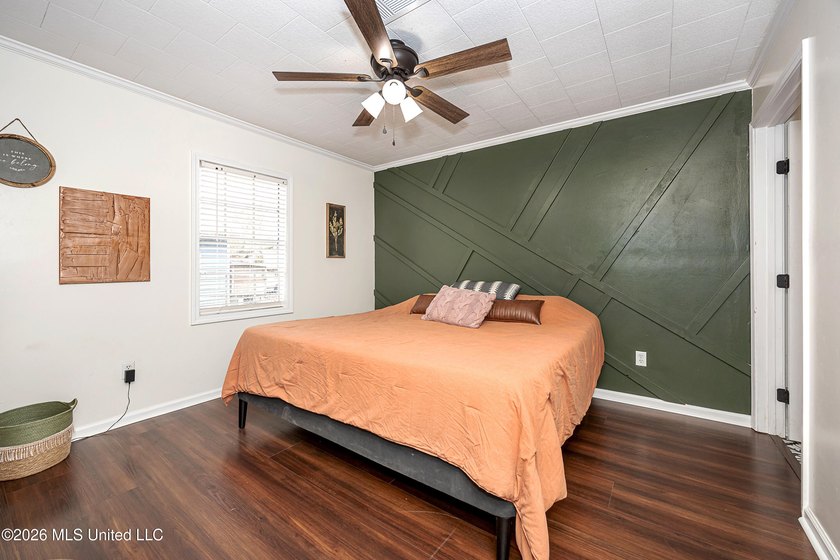 Charming cottage-style home offering a welcoming atmosphere and - photo 37