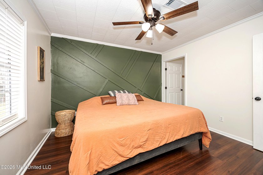 Charming cottage-style home offering a welcoming atmosphere and - photo 39
