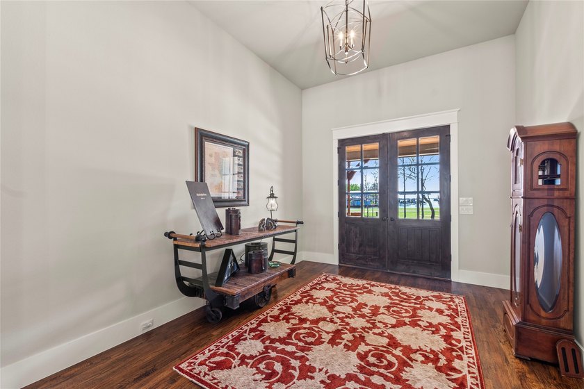 Stunning 4-bedroom, 3-bath modern farmhouse in the gated - photo 4