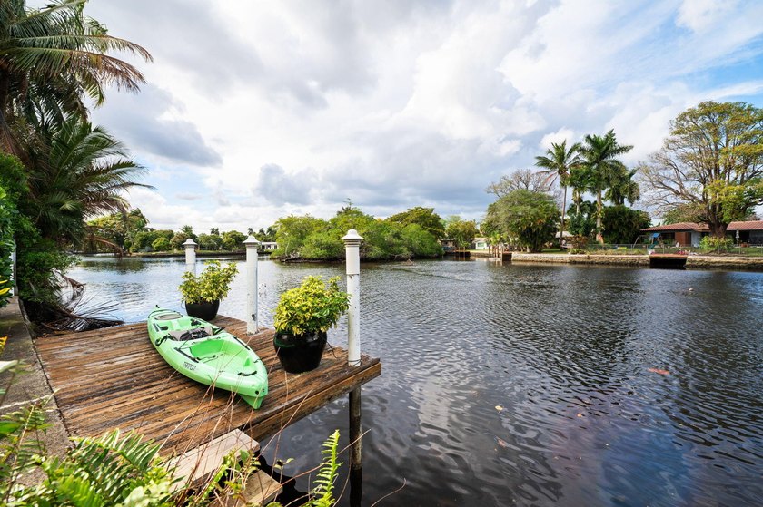 This tranquil waterfront oasis is for the those that desire a - photo 2