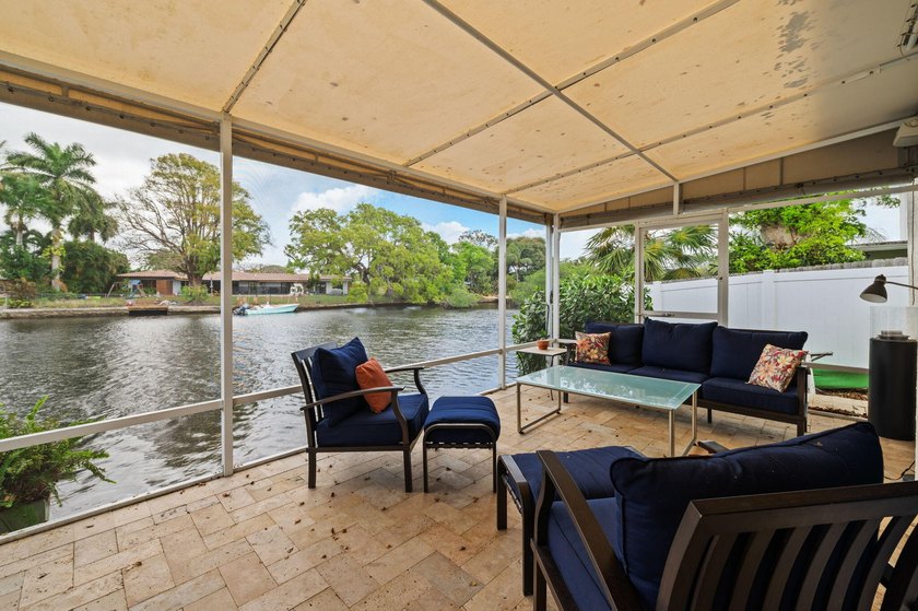 This tranquil waterfront oasis is for the those that desire a - photo 3