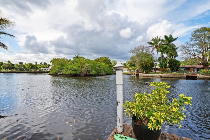 This tranquil waterfront oasis is for the those that desire a - photo 7