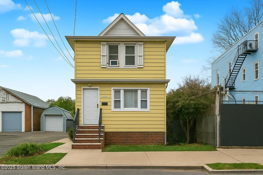 Elm Park Detached 2 Family 5 Bedrooms 2 Full Baths Renovated - photo 2