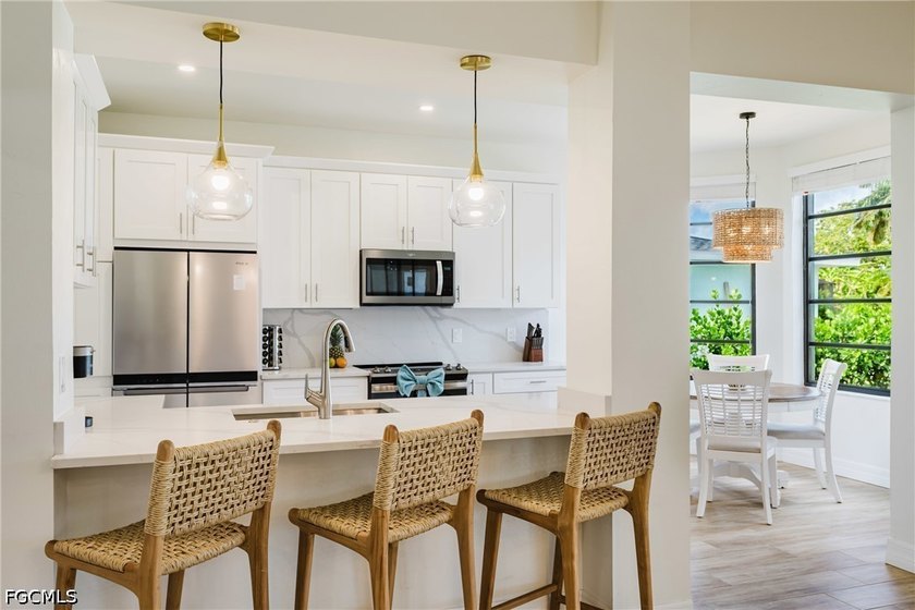 A Truly Unique Cape Coral Property! Welcome to *Tradewinds*, a - photo 12