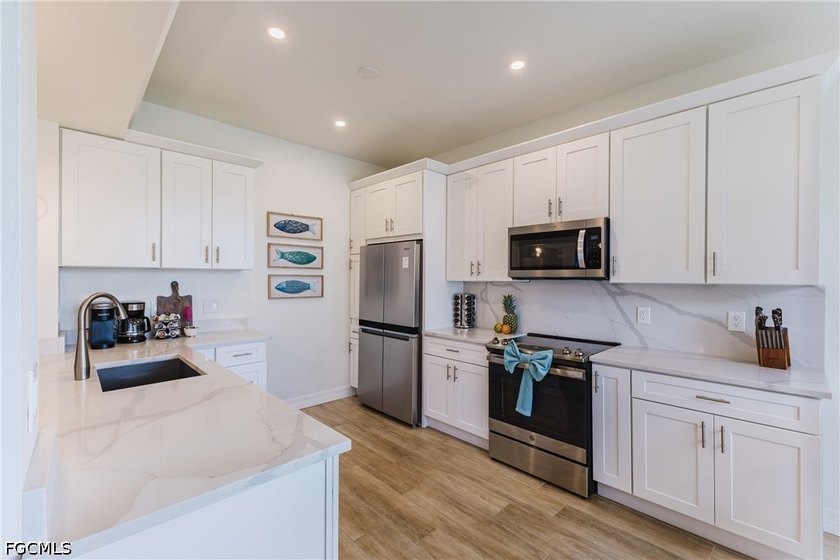A Truly Unique Cape Coral Property! Welcome to *Tradewinds*, a - photo 13