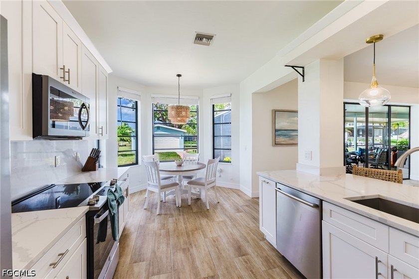 A Truly Unique Cape Coral Property! Welcome to *Tradewinds*, a - photo 15