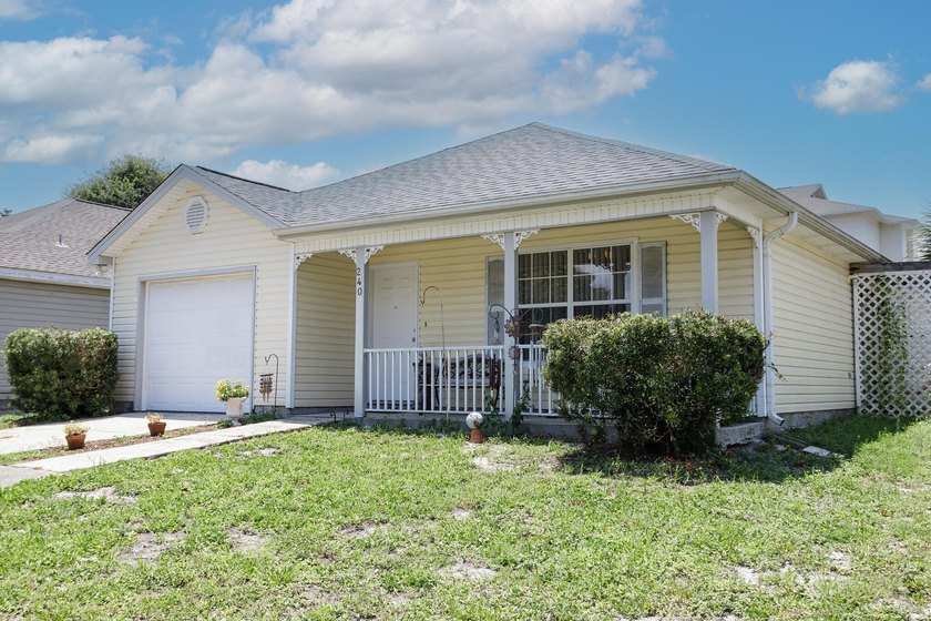 Located in the heart of Destin, within a few miles from the - photo 2