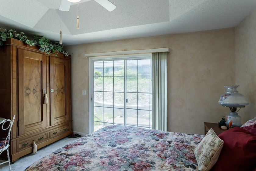 Located in the heart of Destin, within a few miles from the - photo 4