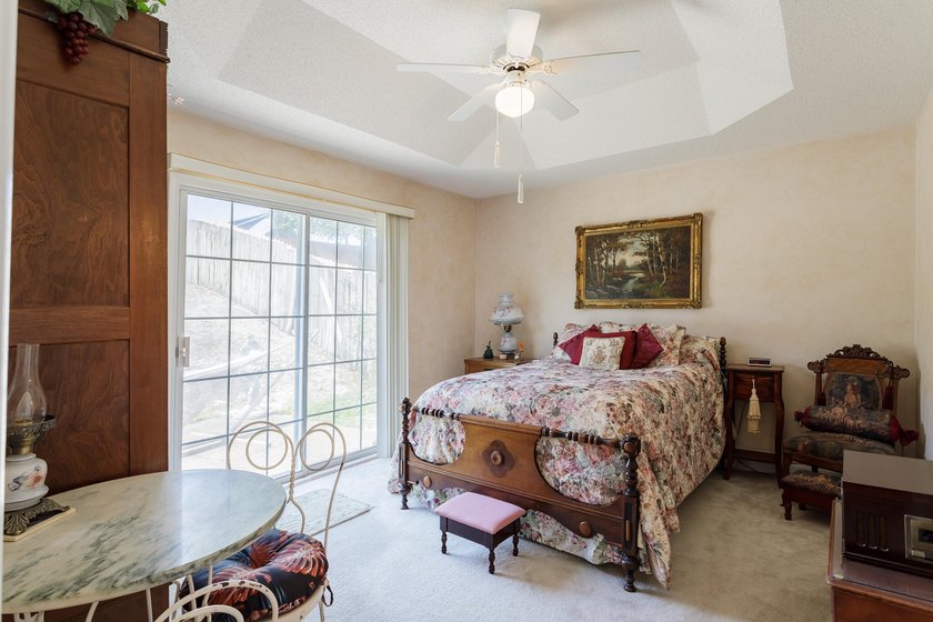 Located in the heart of Destin, within a few miles from the - photo 5