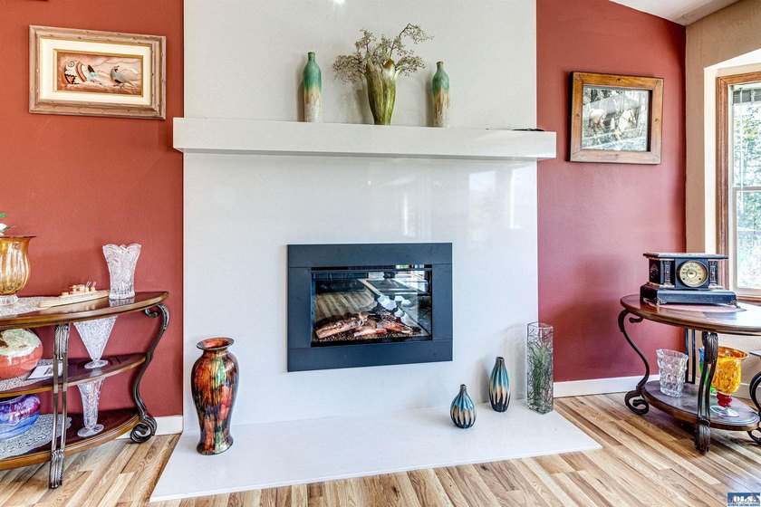 Beautifully maintained home with unobstructed mountain views - photo 12