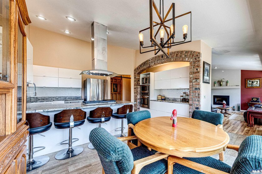 Beautifully maintained home with unobstructed mountain views - photo 19