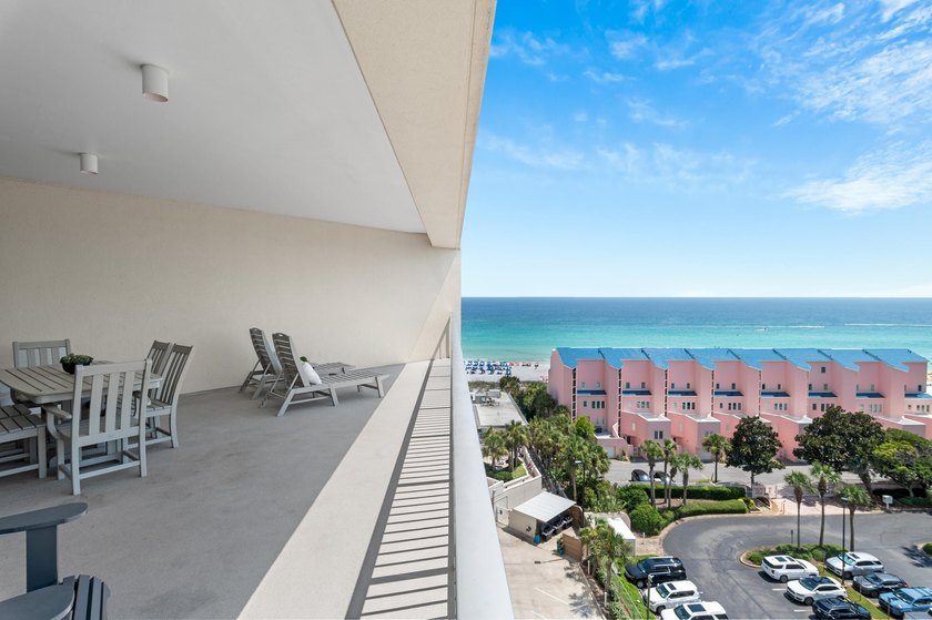 Experience breathtaking Gulf views from this beautifully - photo 2