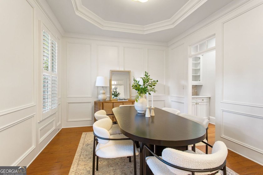 Welcome to 608 Concord Lake Ln SE, where timeless style - photo 2