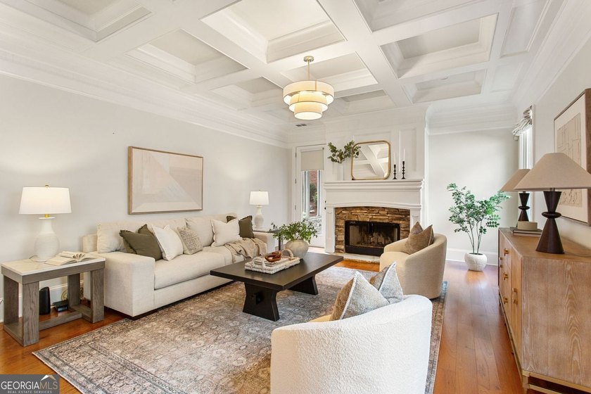 Welcome to 608 Concord Lake Ln SE, where timeless style - photo 4