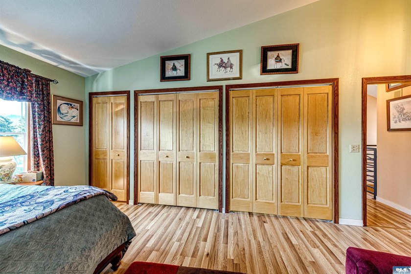 Beautifully maintained home with unobstructed mountain views - photo 24