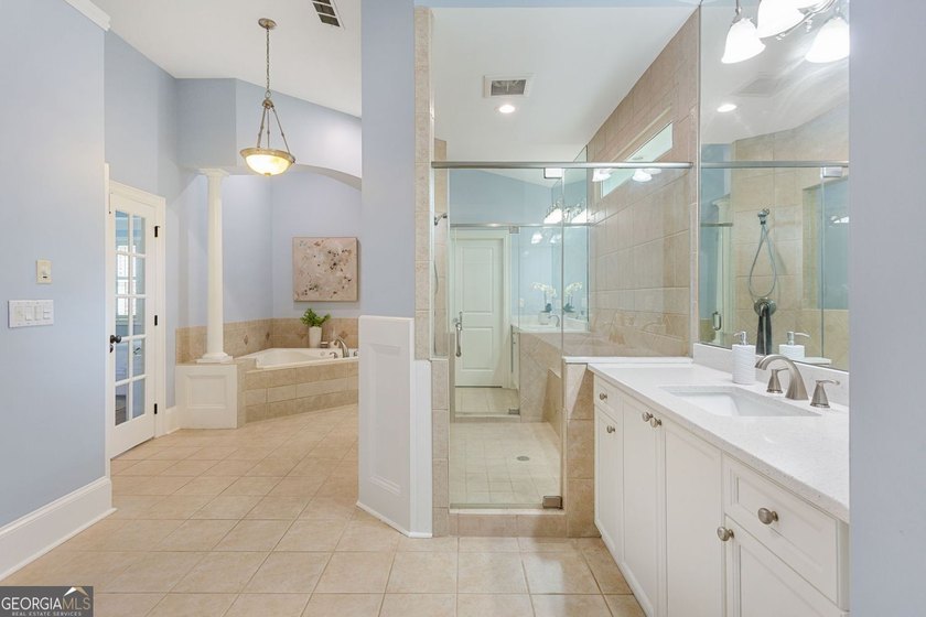 Welcome to 608 Concord Lake Ln SE, where timeless style - photo 6