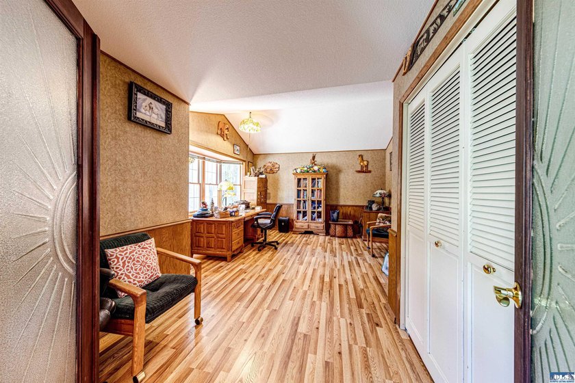 Beautifully maintained home with unobstructed mountain views - photo 29