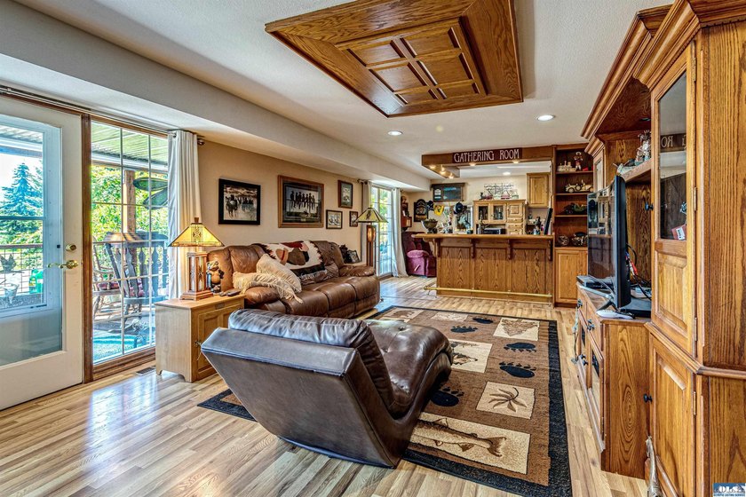 Beautifully maintained home with unobstructed mountain views - photo 32