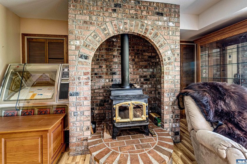 Beautifully maintained home with unobstructed mountain views - photo 34