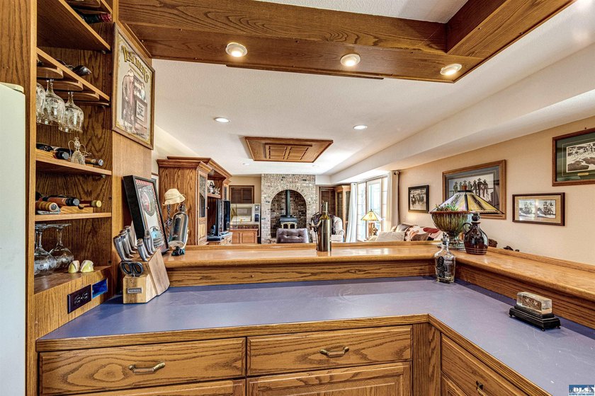 Beautifully maintained home with unobstructed mountain views - photo 37