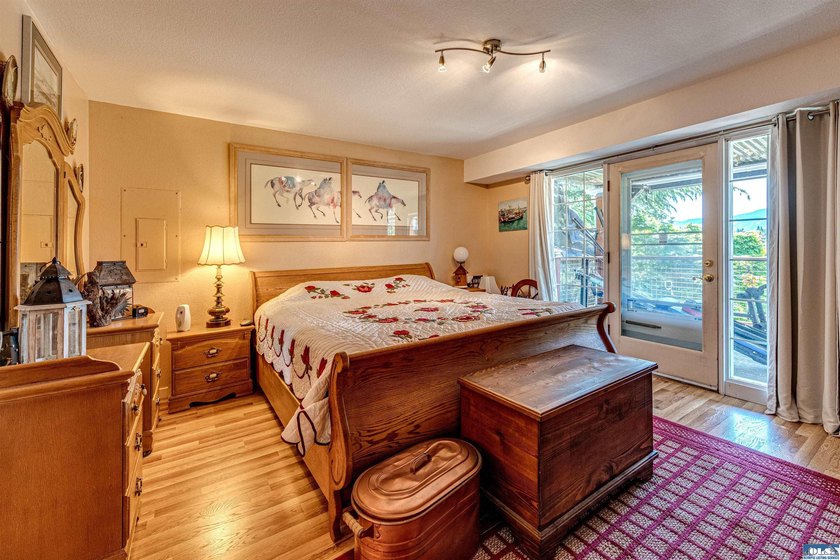 Beautifully maintained home with unobstructed mountain views - photo 38