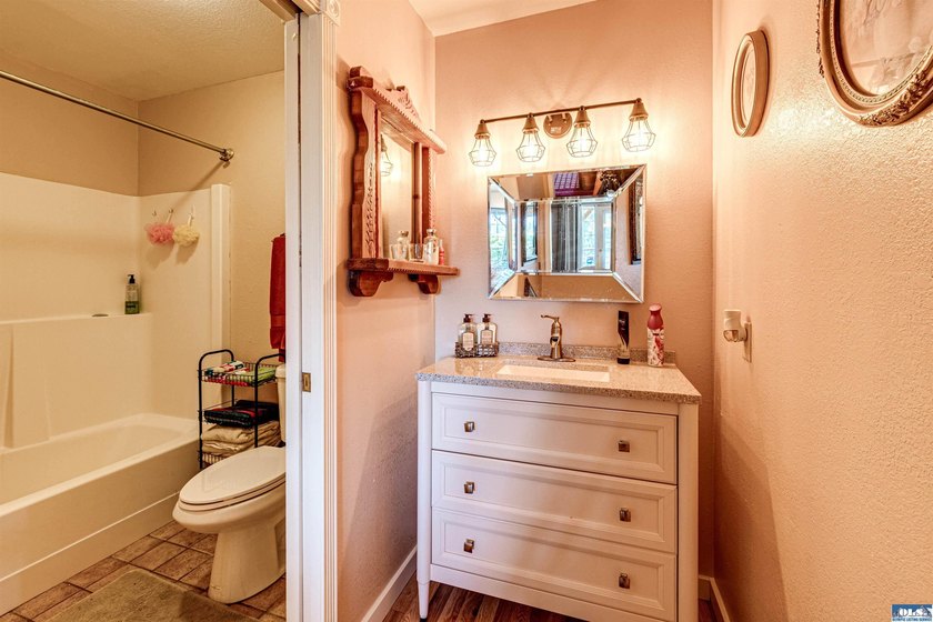 Beautifully maintained home with unobstructed mountain views - photo 39