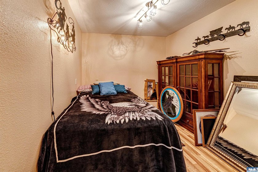 Beautifully maintained home with unobstructed mountain views - photo 41