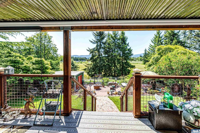 Beautifully maintained home with unobstructed mountain views - photo 45