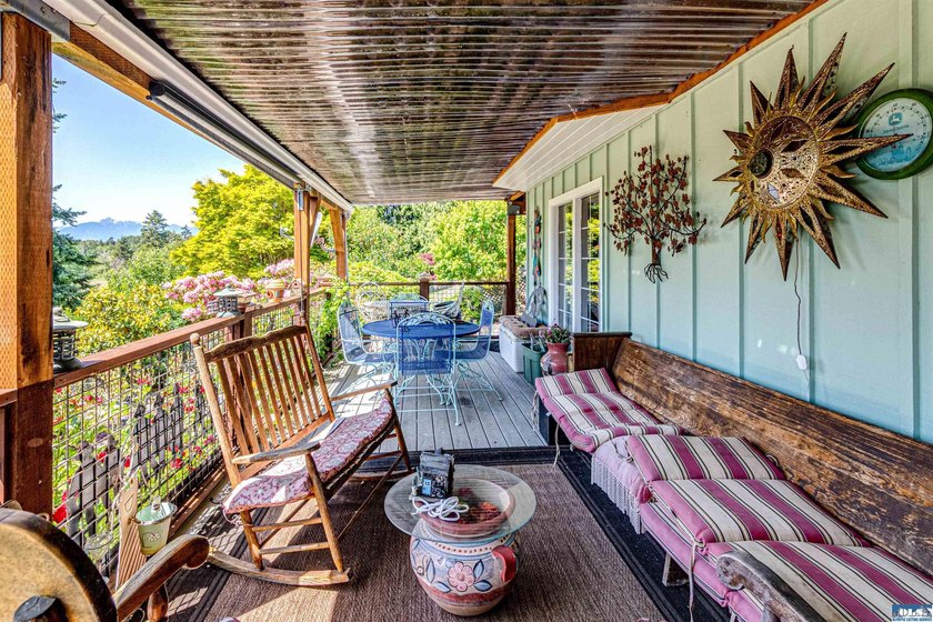 Beautifully maintained home with unobstructed mountain views - photo 46