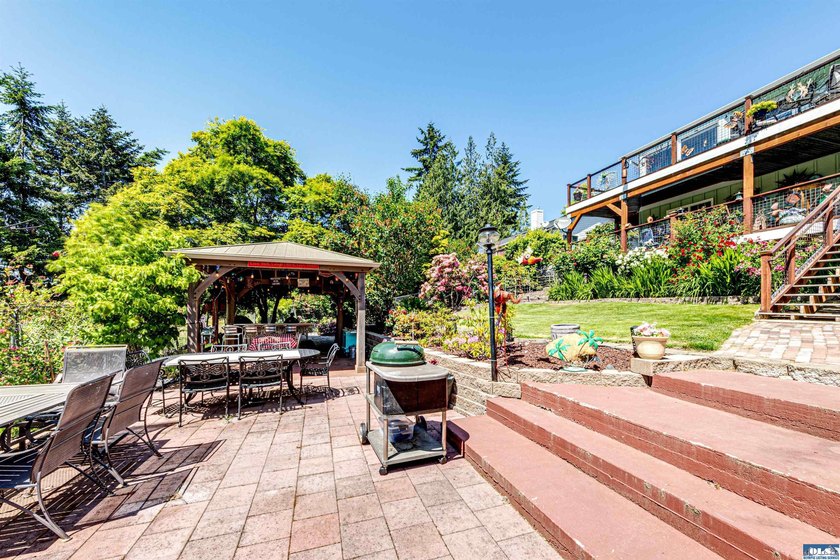 Beautifully maintained home with unobstructed mountain views - photo 48