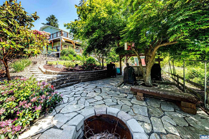 Beautifully maintained home with unobstructed mountain views - photo 50