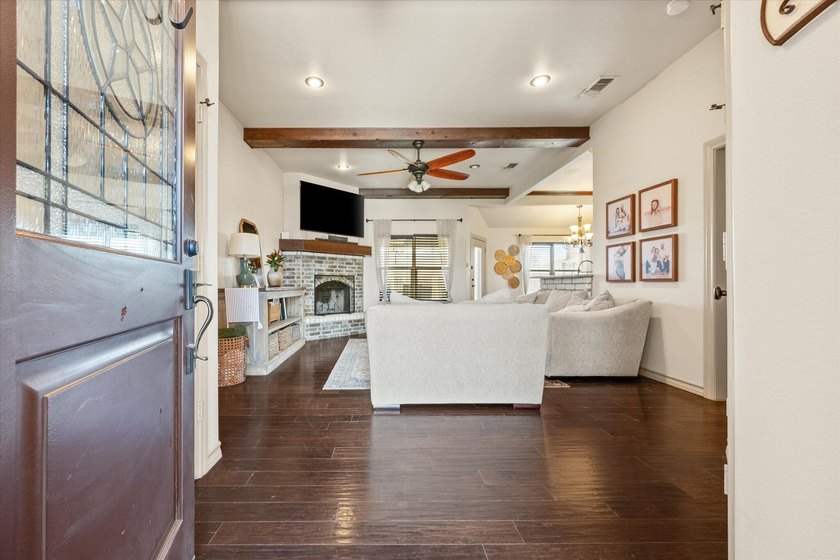 Welcome to this fantastic home located in Hillcrest Country Club - photo 3