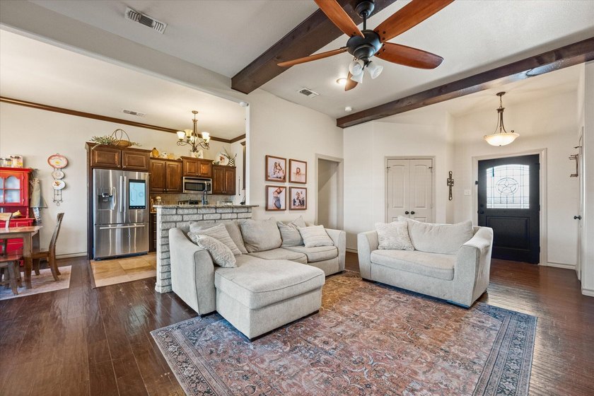 Welcome to this fantastic home located in Hillcrest Country Club - photo 4