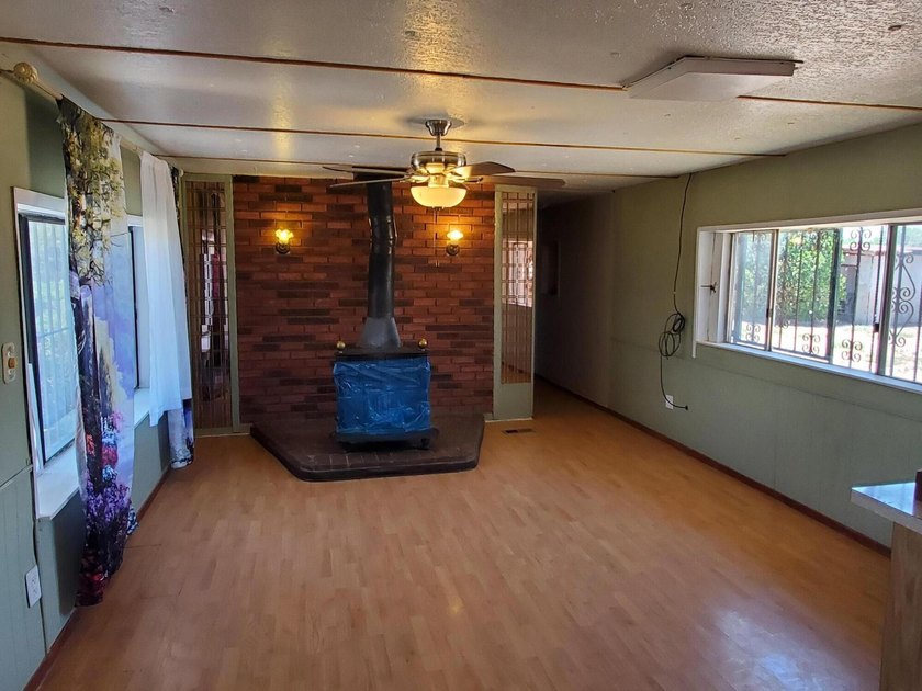 Enjoy country living with room to spread out on this 0.95-acre - photo 5