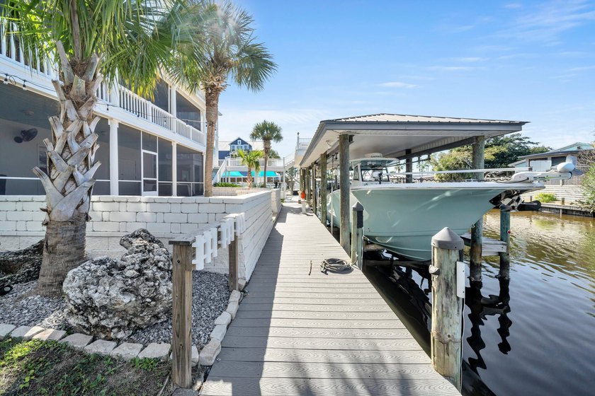 Stunning Waterfront Home with Gulf Access and Deep Water Boating - photo 2