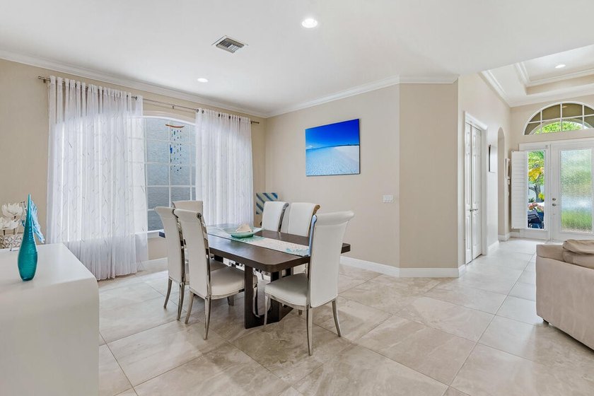 Welcome to this exceptional waterfront single-story residence - photo 12