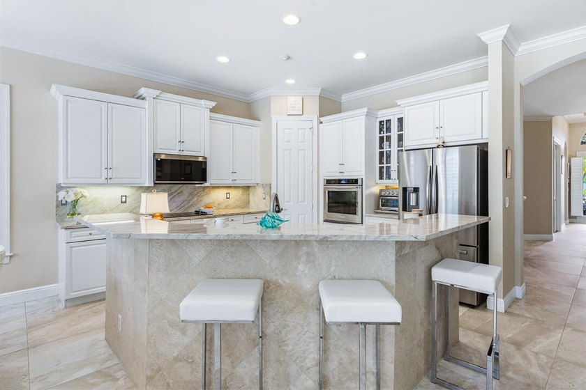 Welcome to this exceptional waterfront single-story residence - photo 17