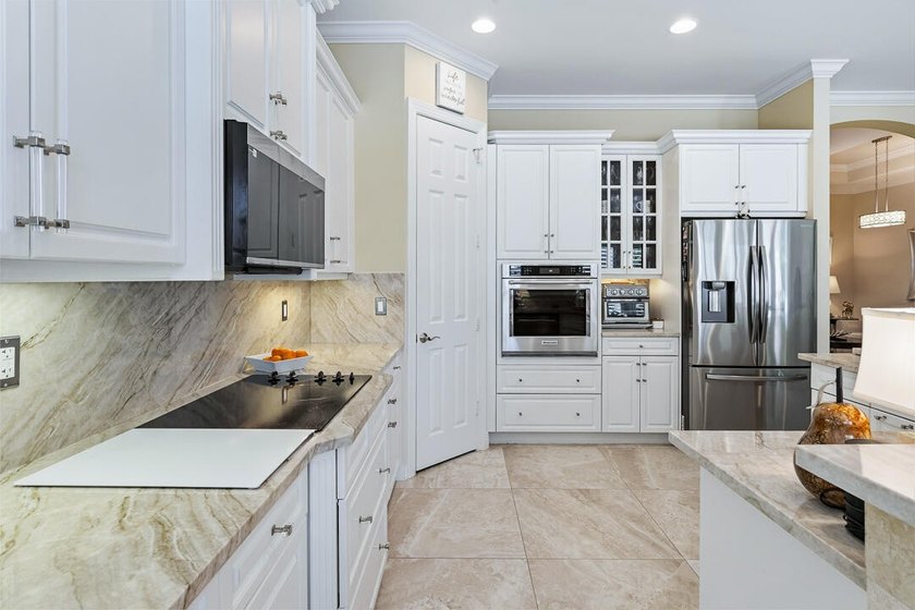 Welcome to this exceptional waterfront single-story residence - photo 18