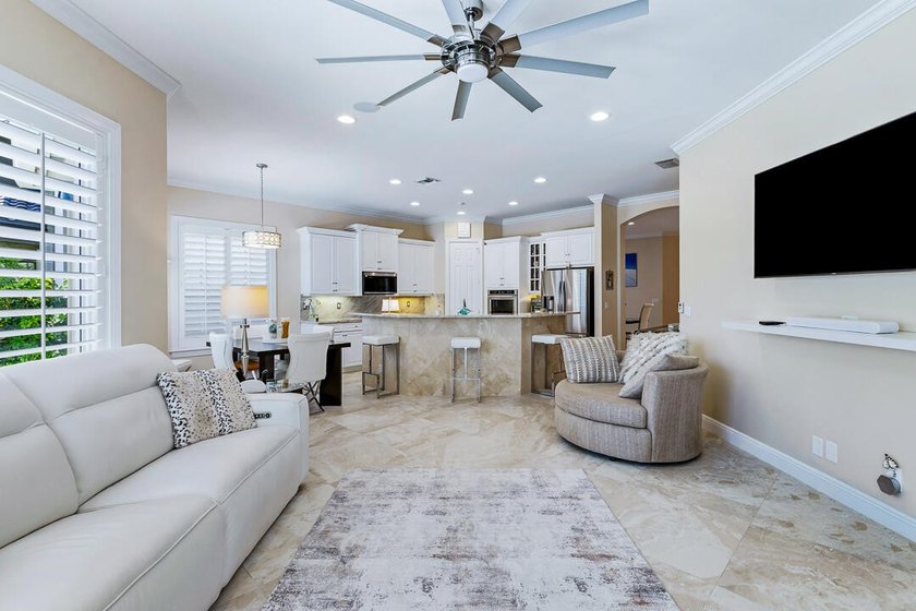 Welcome to this exceptional waterfront single-story residence - photo 20