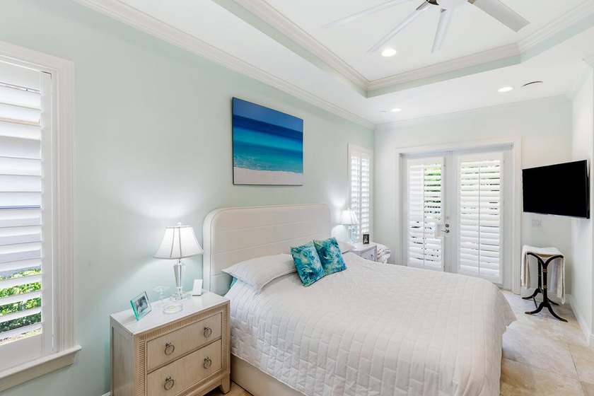 Welcome to this exceptional waterfront single-story residence - photo 24