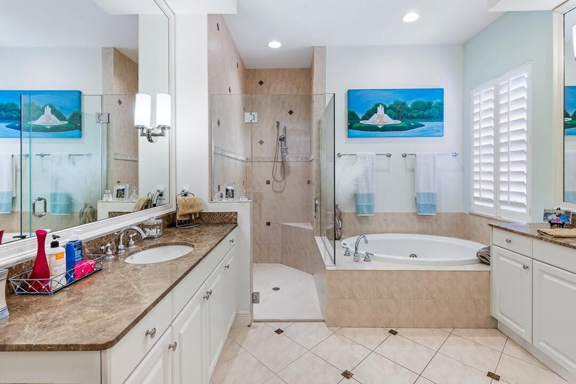 Welcome to this exceptional waterfront single-story residence - photo 26