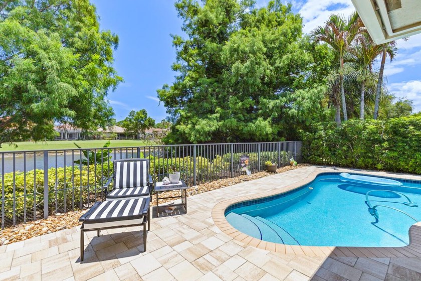 Welcome to this exceptional waterfront single-story residence - photo 36