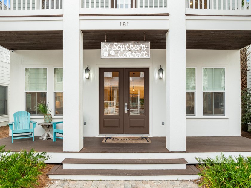 ''Southern Comfort'' is a 5-bedroom home with a carriage house - photo 2