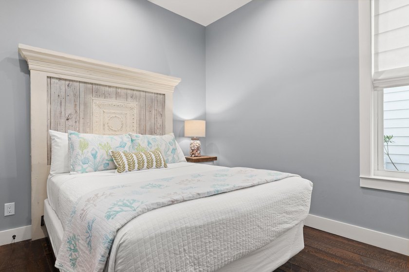 ''Southern Comfort'' is a 5-bedroom home with a carriage house - photo 6
