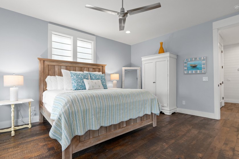 ''Southern Comfort'' is a 5-bedroom home with a carriage house - photo 8